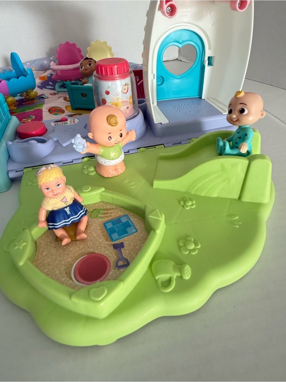 Fisher-Price Little People 1-2-3 Babies Play date Musical Playset & Accessories - Picture 15 of 17